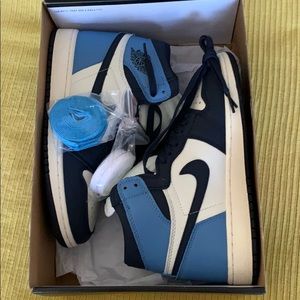 NEW WITH BOX NIKE AIR JORDAN 1 RETRO HIGH SHOES